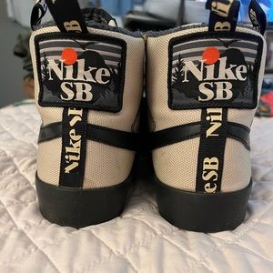 Nike SB Zoom Blazer Mid Premium Men’s 7.5, Women’s 9